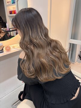 シダ(sida SAIIN) 20代30代ナチュラルハイライトグラデーションゆる巻き