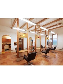 お客様としっかり向き合い理想を形に。落ち着いた空間であなただけのデザインを一緒に創り上げましょう♪