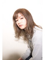 エテルノ(eterno)&nbsp;顔周りにレイヤー、全体はローレイヤーのミディアムロング。