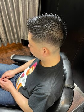 ミリオンバックス 上野(Million Bucks) フェードカット/かき上げ/サイドパート<理容室>[メンズ/上野]