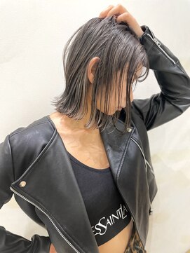 トルネード(TORNADO) 切りっぱなしボブ 外ハネ ハイライトバレイヤージュ t910