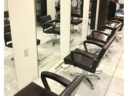 カットルームカラー 放出店の写真