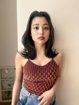 抜け感演出♪小顔くびれミディ