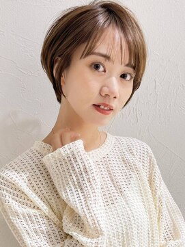 アンド ストーリーズ(&STORIES) 前髪あり耳掛け丸みくびれショートボブ20代30代40代50代(蘭)