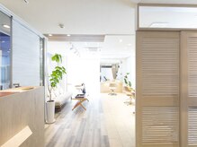 アンチェ(Anche)の雰囲気（陽当りの良い明るい店内で、リゾートホテルのような空間）