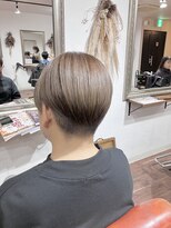 ヘアメイク アンフィ(amphi)&nbsp;おしゃれ刈り上げショート ..~*＊.