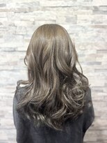 ヴィソップ(V.S.O.P)&nbsp;華やか透け感グレージュ巻き髪