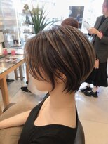ロハスバイケンジ(LOHAS by KENJE) ブリーチなし白髪ぼかしハイライトのくびれショート