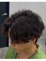 オーバル ジングウマエ(OVARL jingumae)&nbsp;縦落ちパーマツイストスパイラルパーマ縦落ちセンターパート