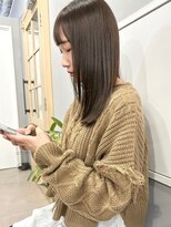 カミエ(kamie) 透明感のあるブラウンセミロング × 上質な艶感