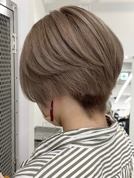 ウィコ 新宿(WICO) スモークベージュケアブリーチ/ペールベージュ[新宿駅]