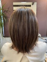 ヴィアンカ(Vianca)&nbsp;グレージュ系白髪ぼかしハイライト