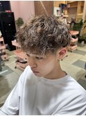 流行りのツイストスパイラルパーマ