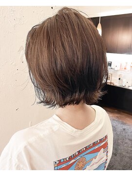 ティーシェル(TIECHEL) 小顔イメチェン、ブルーグレージュカラーくびれレイヤーボブ