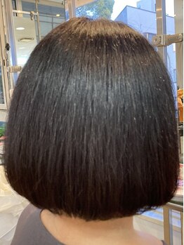 山野愛子分室 ジェフヘアースタジオの写真/“健康で美しい髪”へ…。髪の内部から補修してくれるトリートメントで、ダメージ知らずのツヤ髪を実現♪