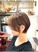 大人ボブ斜めバングココアブラウンカラーひし形ショート