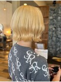 外ハネボブ　ミニボブ　ハイトーン　ホワイトブロンド　透明感