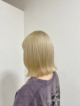 ビーグレイス 美濃加茂店(be Grace) ホワイトブロンドカラー×20代ぱつっとミディボブ
