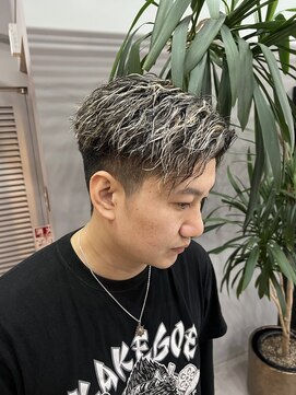 レブ 三条河原町(Reb,) 【白髪ぼかしハイライト×ツイストパーマ】