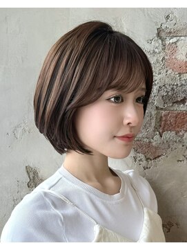 アフロート ルヴア(AFLOAT RUVUA) 【岩田莉奈】40代50代の似合わせカットで若見えショートボブ新宿