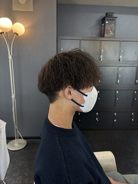 アイズ 海老名(AIZU) ツイストスパイラルパーマ　波巻きパーマメンズショートスタイル