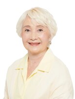 えがお美容室 エレガントに白髪を楽しむ!大人世代の華やかレイヤーショート