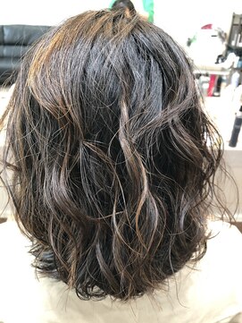 トゥディ(today) 切りっぱなしボブにゆるふわパーマ