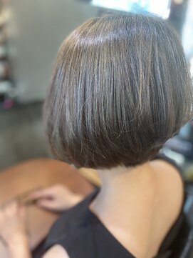 ブラスト(BLAST.) グレイッシュボブ