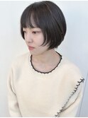 大人かわいい黒髪マッシュショート耳かけ銀座