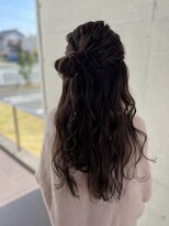 アチーブ ヘア デザイン(achieve hair design)&nbsp;ヘアセット 無造作ナチュラル可愛いハーフアップお団子 お出かけ