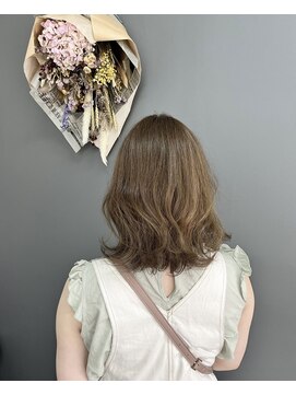 ラフィネ(Raffine) オリーブグレージュ/ミディアム/巻き