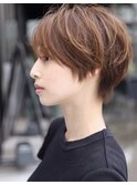 横顔も素敵《吉沢ジュン》30代からの大人マッシュショート