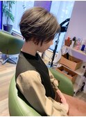 モノトーングレー_刈り上げショート_