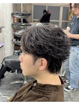 コワファースト長崎シャンプーボーイ 2nd(COIFF1RST 長崎 SHAMPOO BOY) フェザーショートメンズカットフェザーパーマメンズパーマ