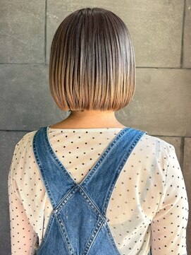 ハイトーンベージュ ショートボブ 30代 艶髪 ブリーチカラー