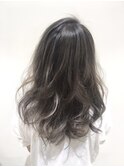 【Lee Shinsaibashi】赤味を出さないプラチナシルバー