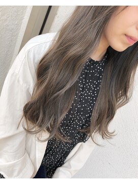 リゴッツ ドゥア プトゥリ(Regottz dua putri) ハイライト×ホワイトアッシュ