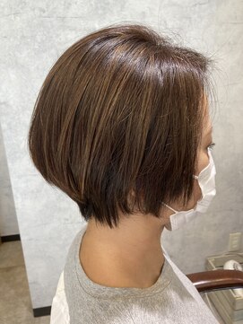 エスト(est) 白髪ぼかしハイライトは控えめに！大人ハイライトボブ