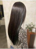ブルーグリーンのイヤリングカラー