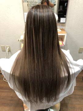 リオン(RION) ナチュラルストレートなバレイヤージュ♪