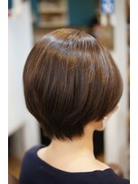 トレフル(trefle) 襟足の束感がかわいいショートボブ