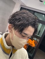 フィフス トウキョウ (fifth TOKYO)&nbsp;センターパートツイストスパイラルパーマツーブロックメンズヘア