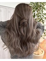 サイン 表参道(SIGN)&nbsp;ふんわりミディアムシースルーバングアッシュカラー大人ボブ