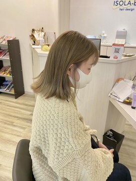 イソラブル 日比野店(ISOLA-blu) くすみベージュ×外ハネスタイル