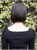 首元を綺麗に見せる大人のボブヘア