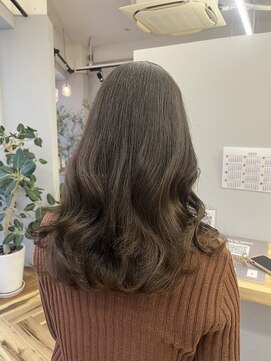 リジー(Litzy) アディクシーカラー：オリーブ