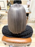 シルバーアッシュ　イメチェン　ホワイトグレージュ