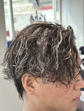 オーシャントーキョー 神戸(OCEAN TOKYO KOBE) ホワイトハイライトメッシュ波巻きスパイラルセンターパート