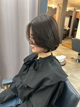 20代30代大人可愛い小顔ショートボブレイヤーカット丸みボブ