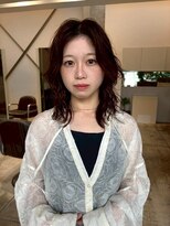 ワイビー グリーン リル(y.be green rel) こなれ感たっぷりミディアムパーマ
